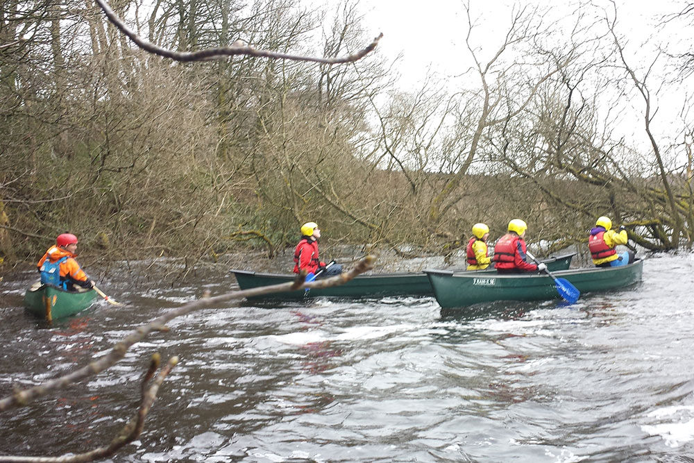 Students canoeing for their DofE Award